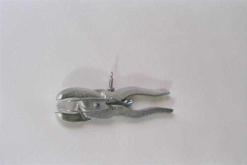 #R5 Humane Malleable Iron Hog Ringer